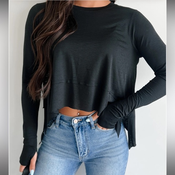 Zenana Outfitters Tops - Zenana Side Slit Long Sleeve Top Womens Size Large Black Thumb Hole Detail